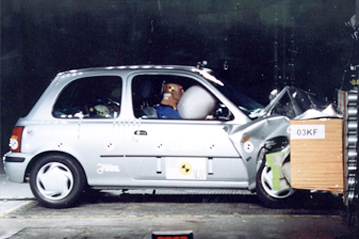 Краш тест Nissan Micra (2000)
